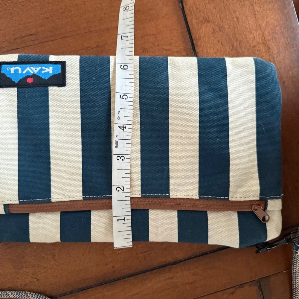 Kavu canvas crossbody